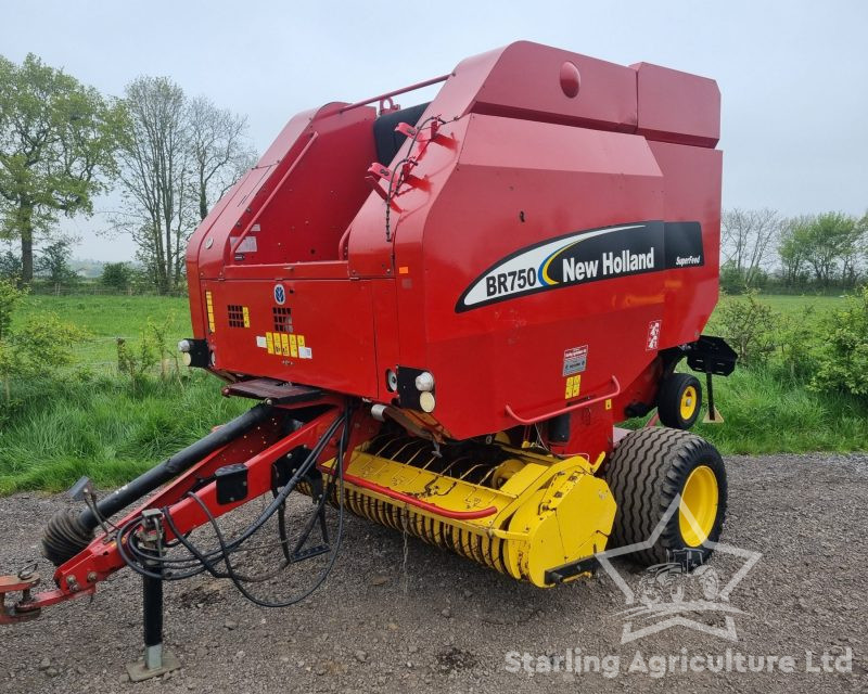 New Holland BR750 Round Baler