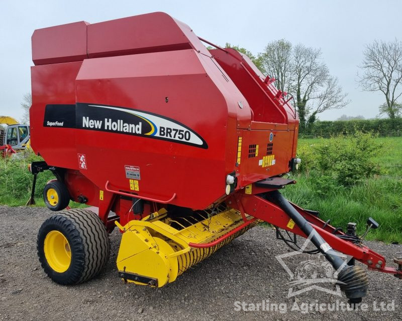 New Holland BR750 Round Baler