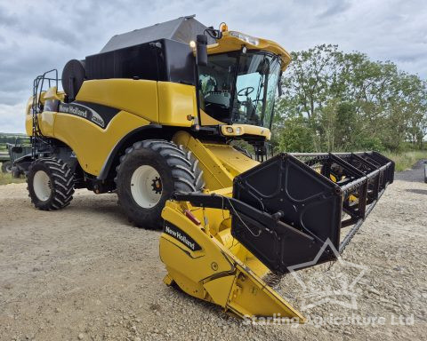 New Holland CX860 Combine