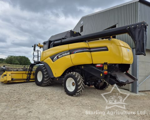 New Holland CX860 Combine