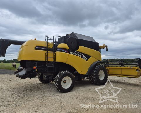 New Holland CX860 Combine