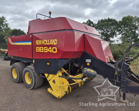 New Holland BB940 Baler