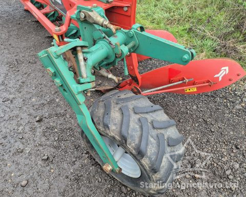 Kverneland LB 85 Furrow Plough