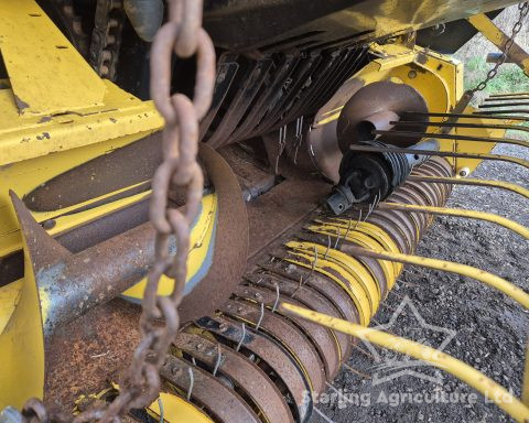 New Holland BB940 Baler