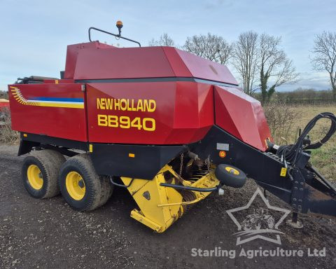 New Holland BB940 Baler