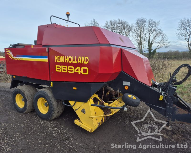 New Holland BB940 Baler