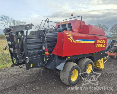 New Holland BB940 Baler