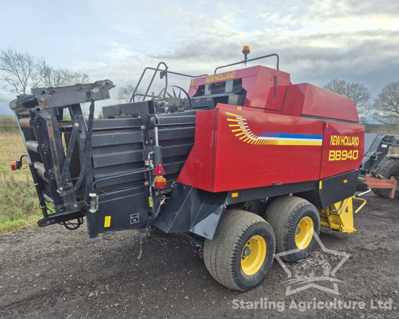 New Holland BB940 Baler