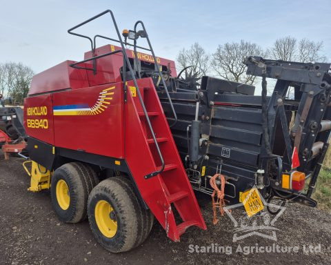 New Holland BB940 Baler