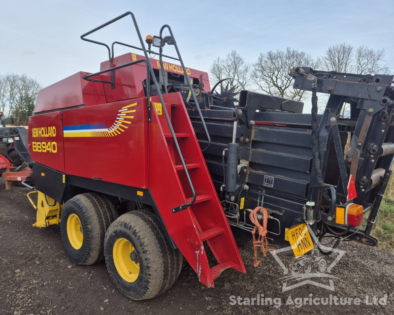 New Holland BB940 Baler