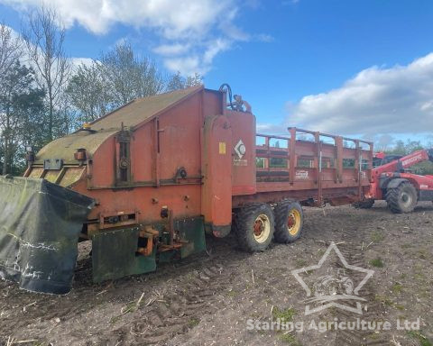 Larrington 7 Bale Straw Layer